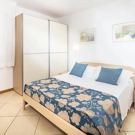 Aparthotel Aurora 4*