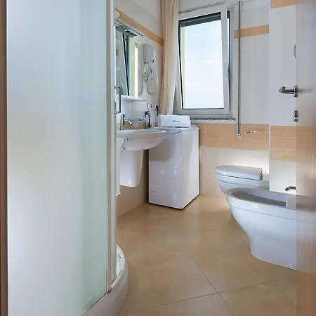 Aurora Apartmanhotel *