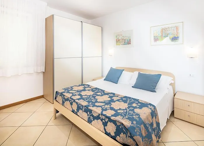 Apart Otel Aurora 4*